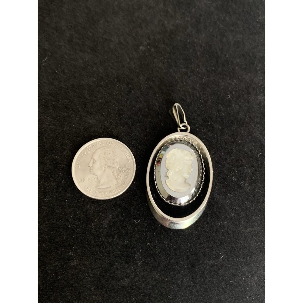 Vintage Silver Tone Cameo Pendant White Oval Elegant - Picture 9 of 9